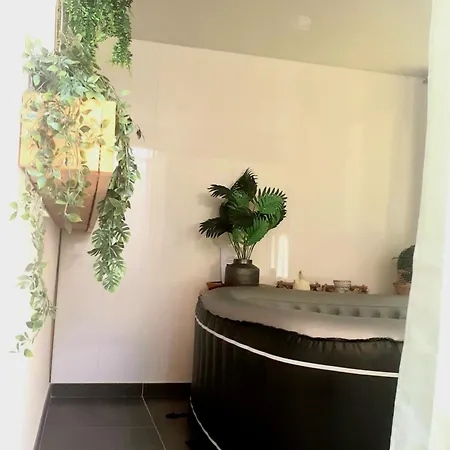 Charmant Duplex Avec Jacuzzi Aumelas Extérieur photo