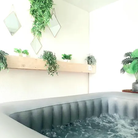 Charmant Duplex Avec Jacuzzi Aumelas Extérieur photo